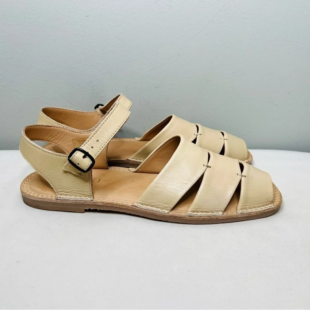 NWOT Hereu Morella Flat Sandals in Beige